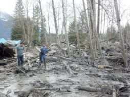 Las autoridades pidieron a los vecinos que se prepararan para abandonar sus viviendas. EFE /