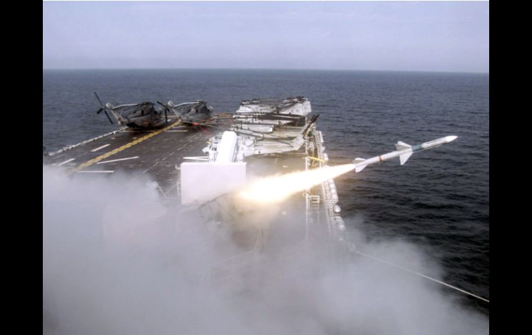 En lo que va de mes, Pyongyang ha lanzado al mar más de 70 misiles de este tipo. ARCHIVO /