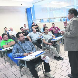 Conductores van por el requisito de la capacitación