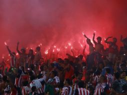 En la parte alta del Jalisco incluso ingresaron con bengalas, algo que está prohibido.  /