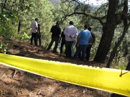 Al sitio acude el agente del Ministerio Público quien ordenó el traslado del cuerpo al Semefo. ARCHIVO /
