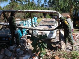 Elementos del Ejército mexicano ayudan en las labores de limpieza luego de las afectaciones del tornado en Tangancícuaro. NTX /