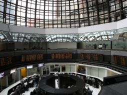 La plaza bursátil finalizó la jornada en terreno negativo en línea con Wall Street. ARCHIVO /