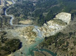 Los escombros que dejó el alud abarcan un área de unos 2.4 kilómetros de ancho y unos 4 a 6 kilómetros de profundidad. AP /