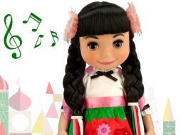 La muñeca vestida con un traje que se asemeja al de la 'China poblana', se une al 'It's a small world' de Disney. EFE /