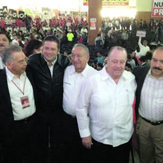 Reconocen trayectoria sindical de Alfredo Barba