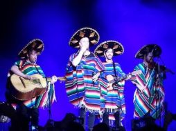 '¡Viva México! La vamos a pasar muy bien esta noche', dijo el vocalista de la banda al inicio del concierto. ESPECIAL /