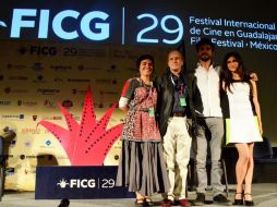 De izq a der.Gloria Carrasco, productora de la cinta, Juan Carlos Combo, actor, Max Zunino, director y Sofía Espinoza, actriz.  /