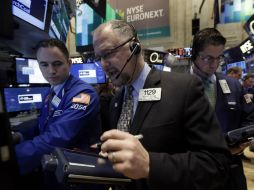 El mercado bursátil sube impulsado por la recuperación de las acciones de las compañías de servicios médicos. AP /