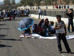 Habitantes cierran los accesos a Juchitepec y las entradas a Ozumba. ARCHIVO /
