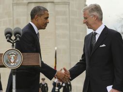 El presidente de Estados Unidos, Barack Obama saluda al rey Felipe de Bélgica. EFE /
