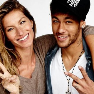 Gisele Bündchen posa con Neymar para promover el Mundial