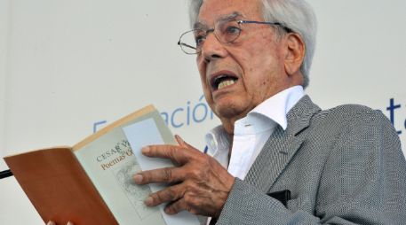 El premio Nobel de Literatura eligió 'España aparta de mí este cáliz' para dar inicio a la lectura colectiva. AFP /