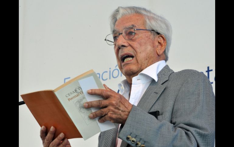 El premio Nobel de Literatura eligió 'España aparta de mí este cáliz' para dar inicio a la lectura colectiva. AFP /