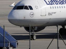 En Frankfurt se cancelan unos 550 despegues, la mayoría de la compañía alemana Lufthansa. AP /