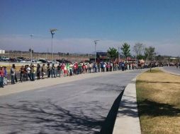 Las filas en la casa de las Chivas fueron bastante largas a pocos días del gran partido.  /