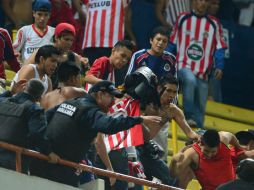 Incluyen la medida a la Ley General de Cultura Física y Deporte tras la violencia desatada en el Clásico Tapatío. ARCHIVO /