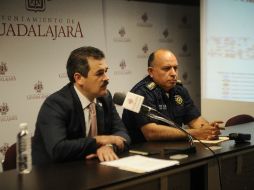 El líder de la corporación, Carlos Casillas (en la foto al micrófono), está entre los que serían cesados.  /