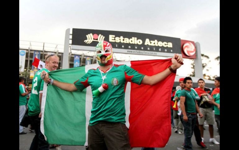 Los mexicanos son apasionados de la Selección mexicana, principalmente. ARCHIVO /