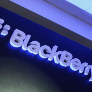 BlackBerry registra pérdidas de cinco mil 900 MDD