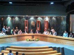 Además, el presidente municipal, Héctor Robles recibió permiso del cabildo para poder viajar a Francia del 14 al 29 de abril.  /