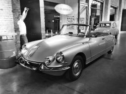 En renta. El Citroën DS convertible es uno de los autos que se puede rentar, por 190 euros por día.  /