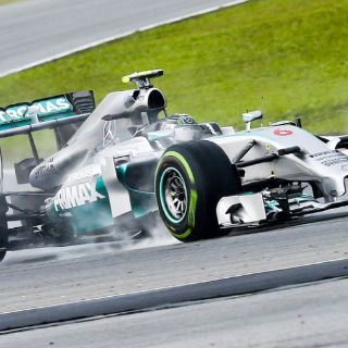 La carrera va a ser larga: Rosberg