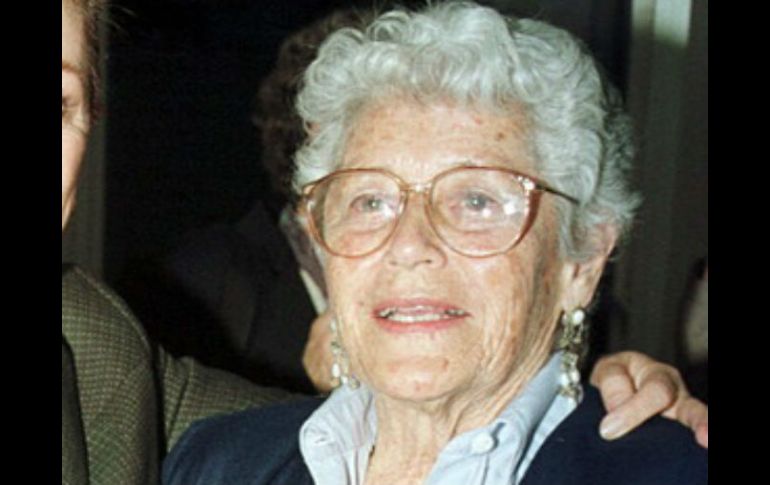 La llamada 'mujer del desierto' logró identificar en vida 900 sitios arqueológicos en Sonora. ARCHIVO /