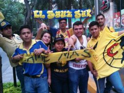 Cerca de 50 aficionados azulcremas se dieron cita para ver al equipo.  /