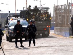 El Ejército, Policía Federal y la Marina continúan en el lugar que no ha podido ser controlado. ARCHIVO /