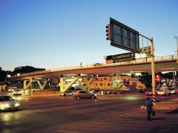 Cruce de Ávila Camacho y Circunvalación, donde se prevé la instalación de uno de los parajes de la nueva ruta del Tren Ligero.  /