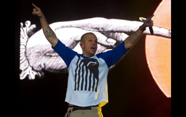 La agrupación liderada por Residente salió a las 21:20 horas haciendo a todos bailar con 'Fiesta de locos'. NTX /