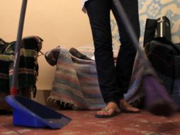 Realizar tareas de limpieza en hogares particulares es el labor que más desempeña el trabajador doméstico en México (85.5 por ciento). ARCHIVO /