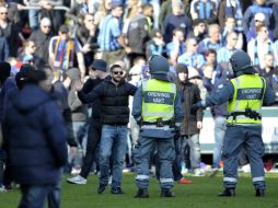 El partido entre Helsingborg y Djurgarden fue suspendido a los 41 minutos con el marcador 1-1 tras el reporte del incidente. AP /