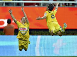 Paul Aguilar y Raul Jimenez celebran de manera peculiar una de las anotaciones. MEXSPORT /