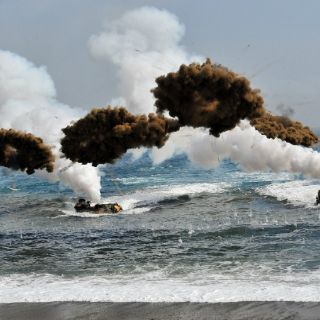 Las dos Coreas intercambian disparos en alta mar
