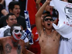 Durante el operativo en el Omnilife, policías realizaron grabaciones de los asistentes, con el fin de buscar a más involucrados. ARCHIVO /