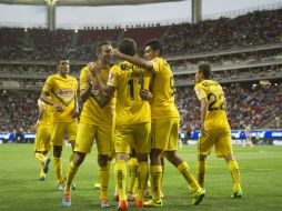 Jugadores del América celebran su victoria, en el partido ante Chivas en el Omnilife. MEXSPORT /