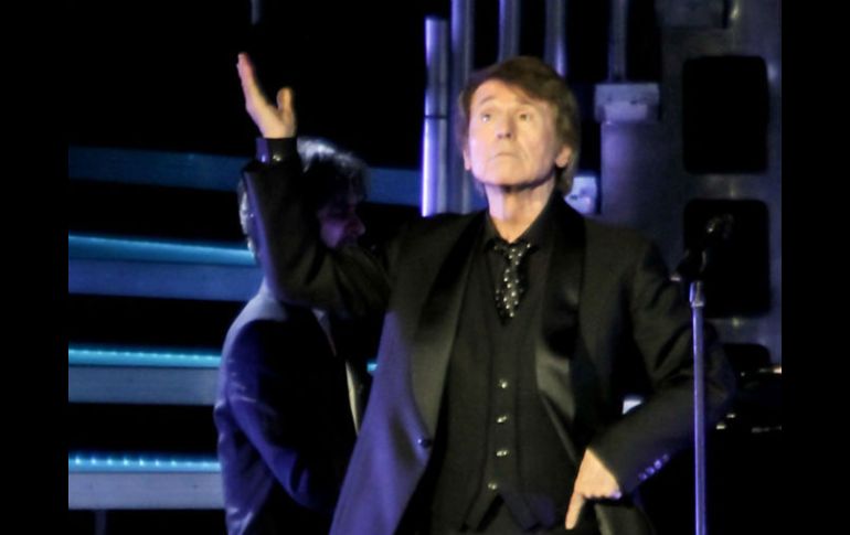 El cantante, a punto de cumplir 55 años sobre los escenarios, quiere brindar a su público canciones imprescindibles en su nuevo disco. ARCHIVO /