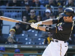 Neil Walker (en la imagen) abrió la parte baja del décimo inning con un jonrón ante el dominicano Carlos Villanueva. AP /