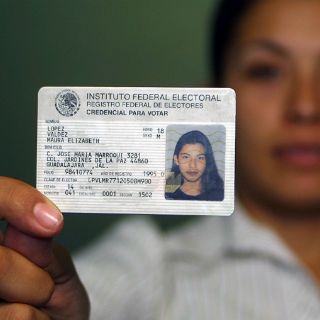 El IFE prevé cárcel por uso de credenciales falsas