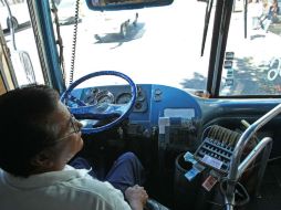 Los inconformes dijeron que de no sumarse al sindicato les negarían entregarles permisos para laborar como choferes. ARCHIVO /