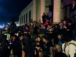 Decenas de miles de personas son evacuados por la alerta de tsunami liberada en el país. AFP /