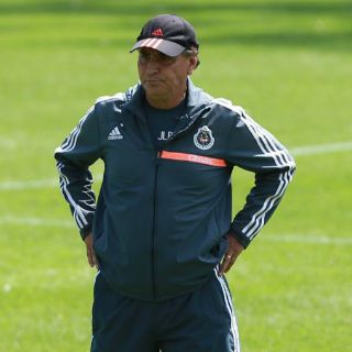 José Luis Real continuará en Chivas