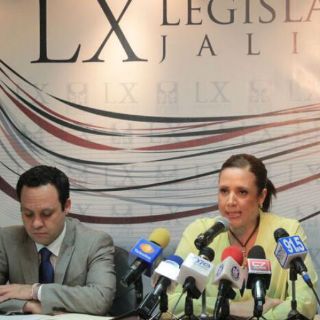 Buscan castigar venta de plazas laborales en Jalisco