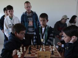 Desean que los pequeños conozcan este juego y sus beneficios educativos. ARCHIVO /