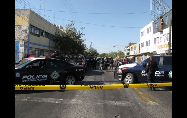 Policías realizaron el arresto cuando el ladrón huía sobre Enrique Díaz de León y Plan de San Luis.  /