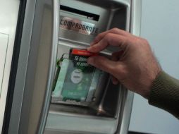 Al no saber manejar la tarjeta, había errores de medición y clientes realizaban un pago mayor al consumo hecho. ARCHIVO /