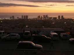 Las personas han sido evacuadas nuevamente trás la réplica. EFE /