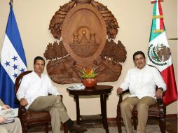 Frente a su homólogo hondureño, Peña Nieto recordó que es necesario generar mecanismos de atención a la población migrante. NTX /